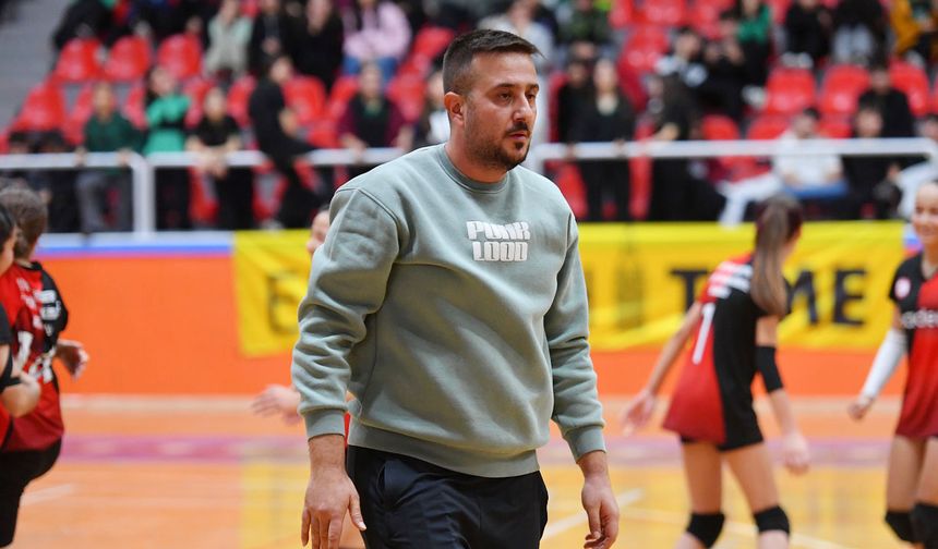 KENDİ YETİŞTİRDİĞİ OYUNCULARLA TARİH YAZDI