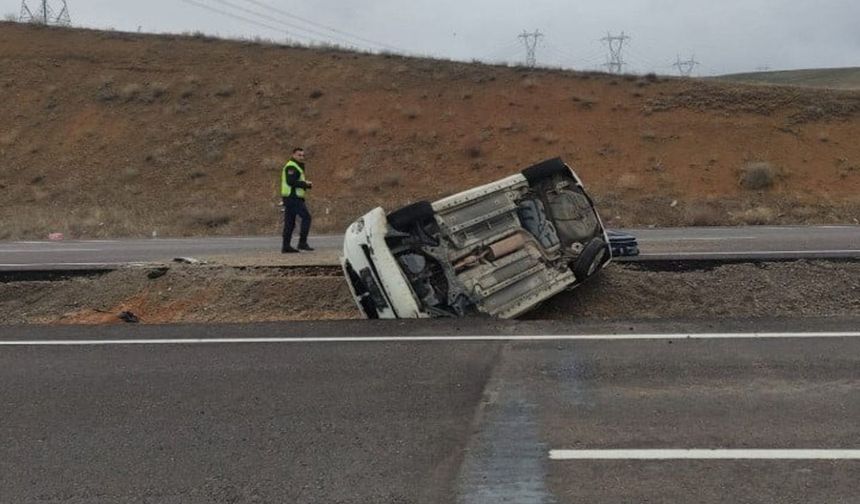 Refüje Devrilen Otomobildeki Aile Hastaneye Kaldırıldı