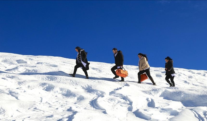 Sağlık ekipleri zorlu kış şartlarında erken teşhis için sahada