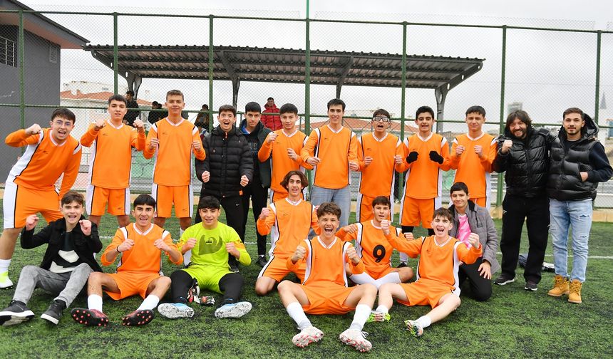 Abdulkadir Özcan, farklı başladı: 4-0