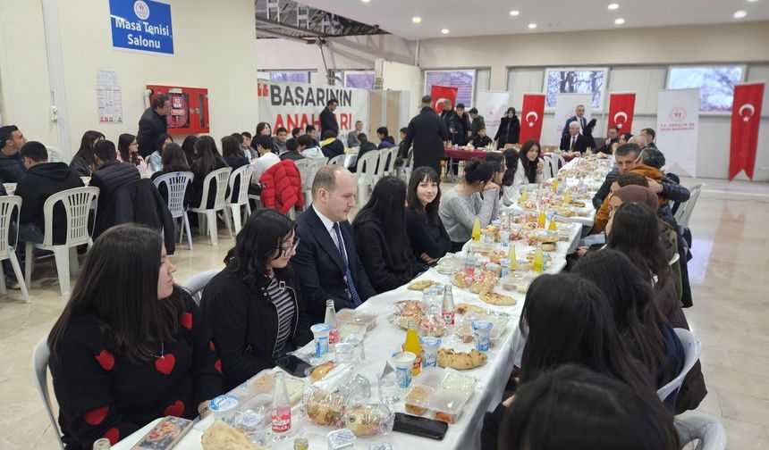 Ahilik Erdemleri Boztepe’de Ramazan sofrasında buluştu