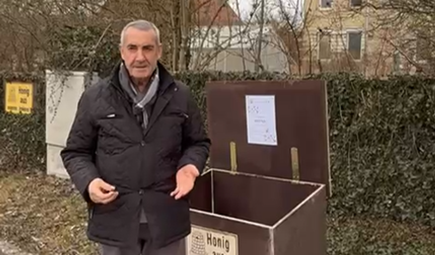 Kasa Yok, Güven Var: Balı Alan Parasını Kutusuna Bırakıyor