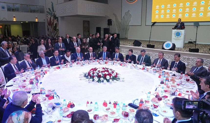 Kırşehir İftarı Gündem Oldu: Bakan Çiftci'nin katıldığı iftar Türkiye gündeminde