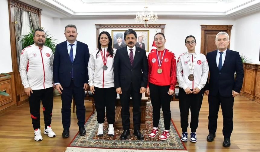 Boksörlerden Vali Demiryürek’e ziyaret