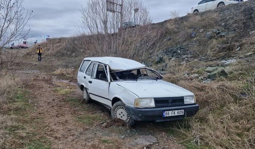 Direksiyon hâkimiyetini kaybetti, araç şarampole uçtu