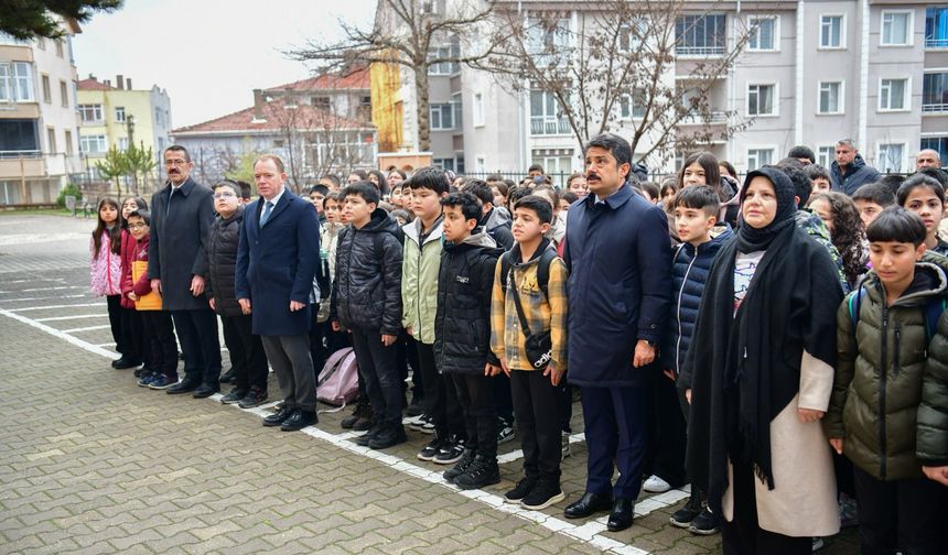 Kırşehir Valisi Demiryürek, Haftaya Öğrencilerle Birlikte Başladı