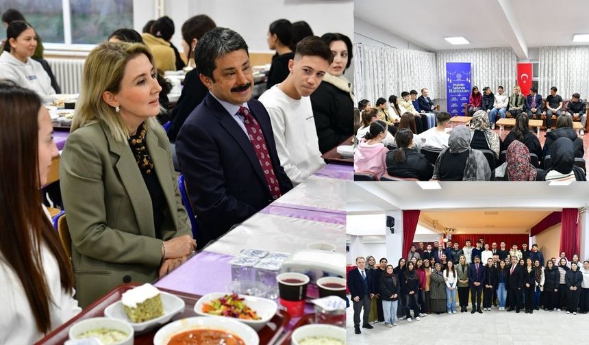 Kırşehir Valisi Demiryürek, İftar Sofrasında Öğrencilerle Buluştu