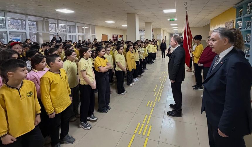 Kırşehir’de okullarda 6 Şubat deprem şehitleri için saygı duruşu