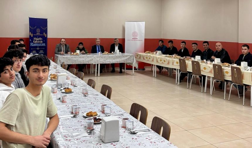 Kırşehir’de “İftarda Konuşalım” programı öğrencileri bir araya getirdi