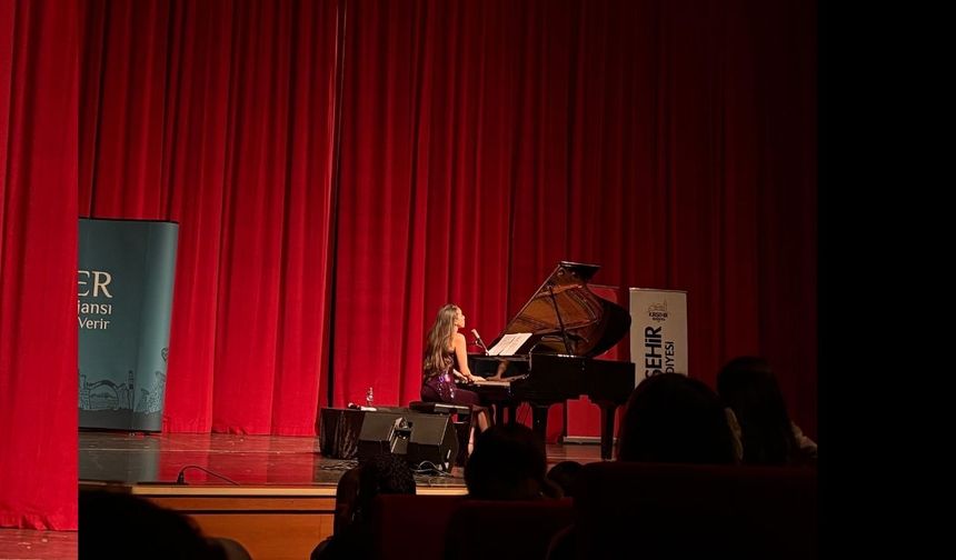 Kırşehir’de Karsu Rüzgârı: Neşet Ertaş’ın Mirasıyla Deprem Acısını Buluşturdu