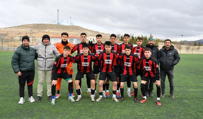 Liseler futbolda yarı final günü