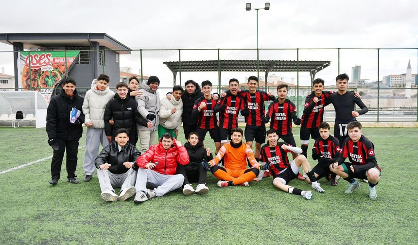 Mehmet Akif Ersoy lisesi yarı finale yükseldi: 3-1