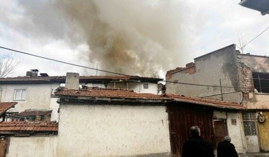Metruk Evde Çıkan Yangın Söndürüldü