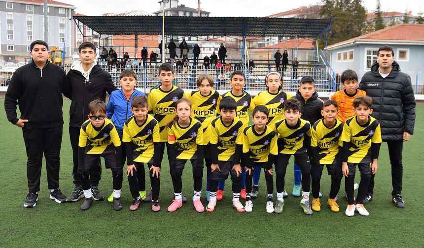 U12 Ligi’nde zirve yarışı nefesleri kesiyor