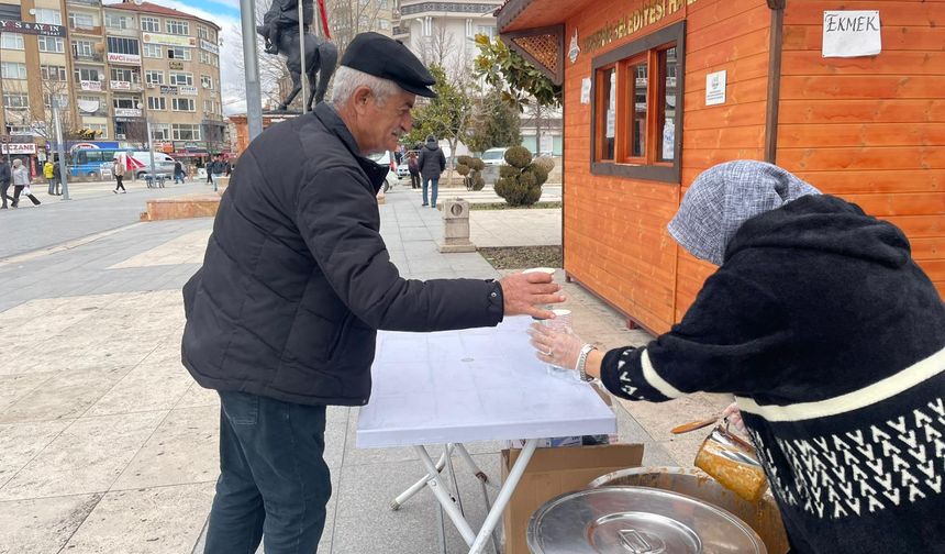 Cacabey Meydanı’nda İçleri Isıtan Çorba İkramı