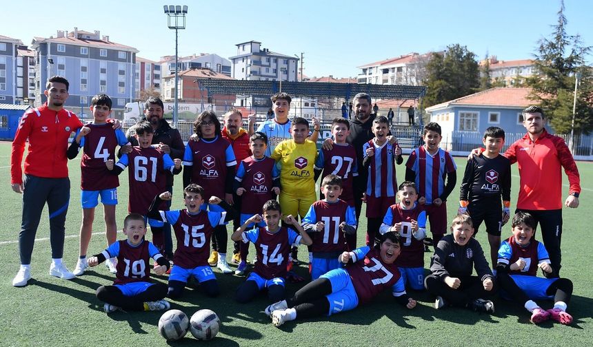 Yetişen Yıldızlar nefes kesen maçı kazandı: 3-2