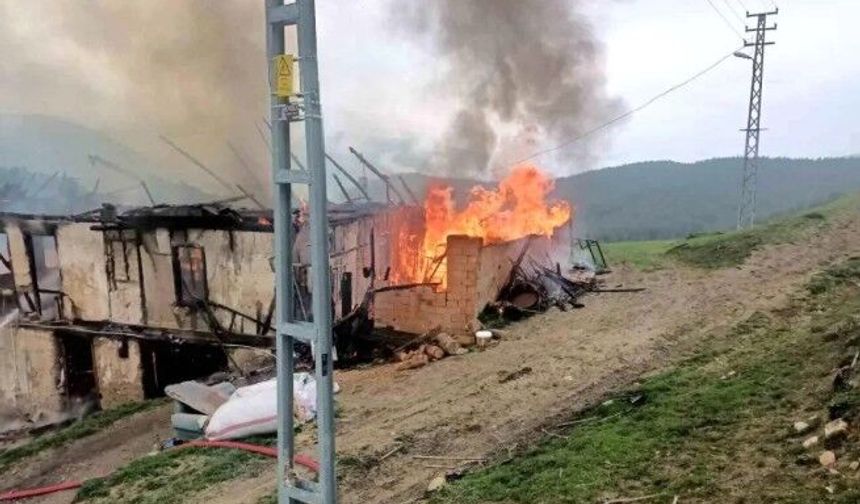 2 Katlı Ev Kullanılamaz Hale Geldi