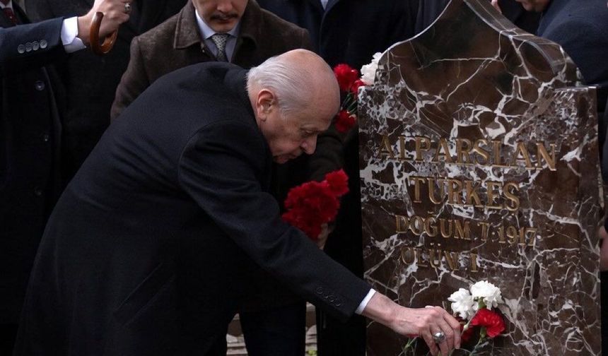 Devlet Bahçeli, Alparslan Türkeş'in mezarı başında ne dedi?