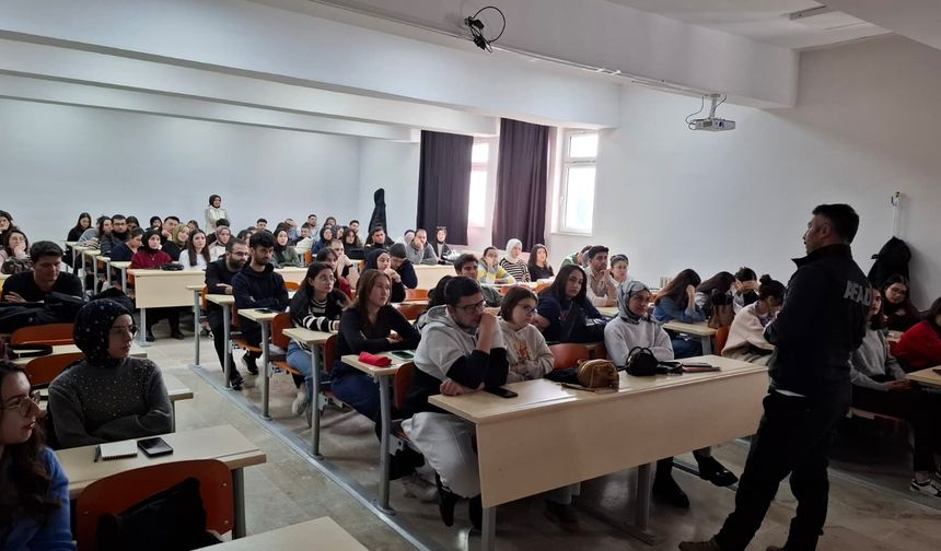 Kırşehir’de Deprem Haftası Kapsamında Üniversite Öğrencilerine Afet Eğitimi