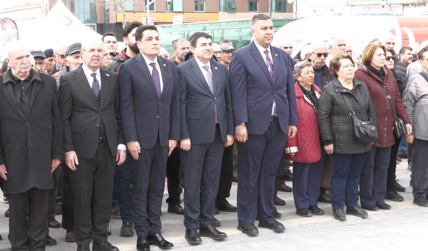 Cacabey Meydanı’ndaki Anma Töreni Duygu Dolu Anlara Sahne Oldu