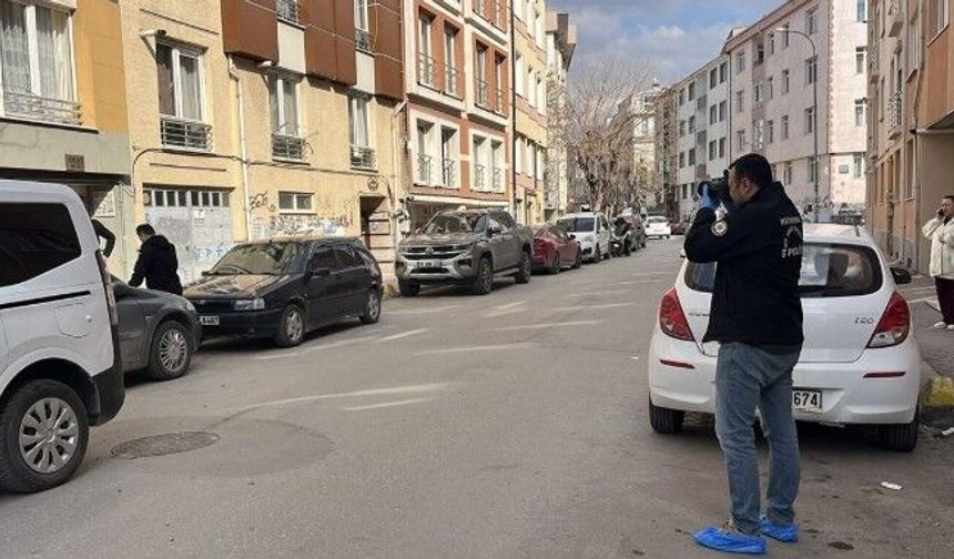 Apartman Penceresinden Düşen Genç Ağır Yaralandı