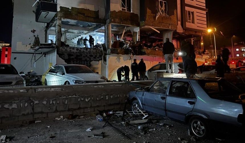 Apartmanda Doğal Gaz Patlaması! 16 Yaralı…