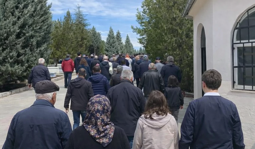 Kırşehir’de bayramın ilk günü mezarlıklar doldu