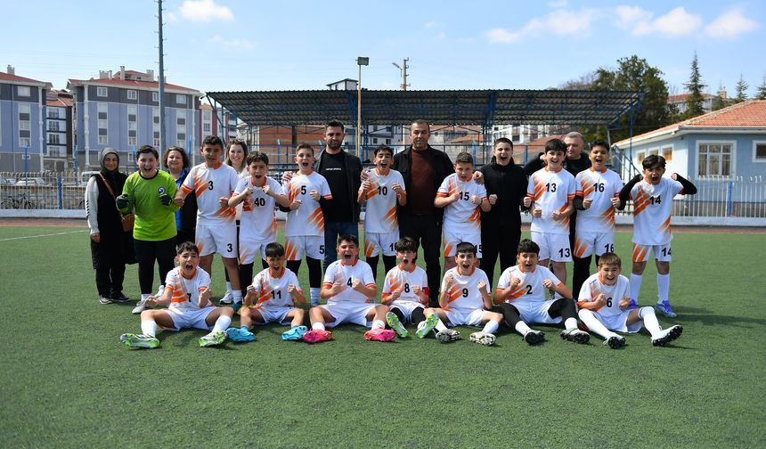 CACABEY GÜLE OYNAYA FİNALDE: 4-0