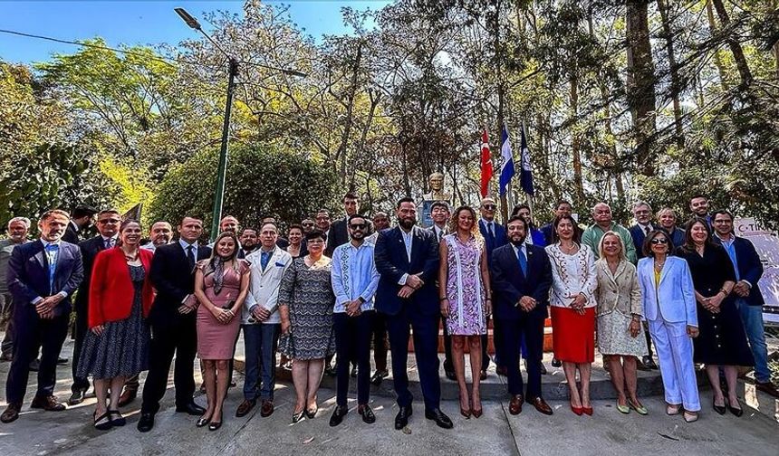 El Salvador’da Atatürk Büstüyle Türkiye Parkı Açıldı