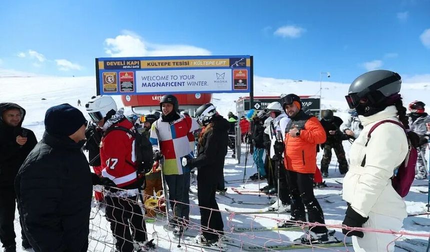 Erciyes Kayak Merkezi, 3 milyon ziyaretçi hedefine sezon bitmeden ulaştı