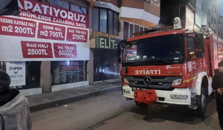 Halı Mağazasındaki Yangın Şehrin Merkezinde Panik Yarattı