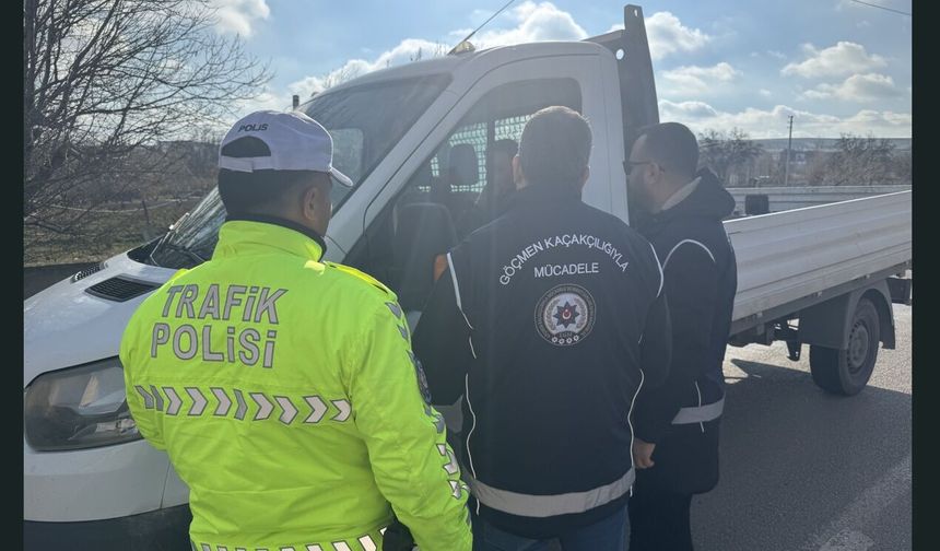 Kırşehir’de Kaçak Göçle Mücadele: 14 Kişi Yakalandı