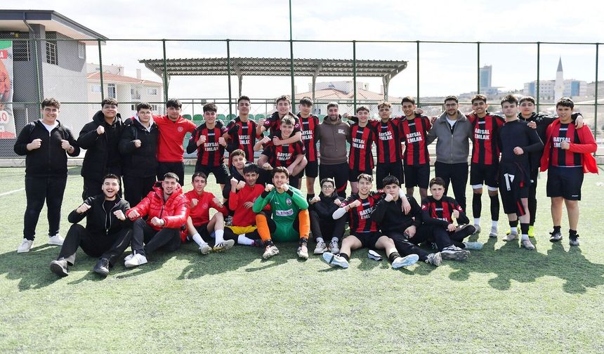 Mehmet Akif Ersoy lisesi güle oynaya finalde: 4-0