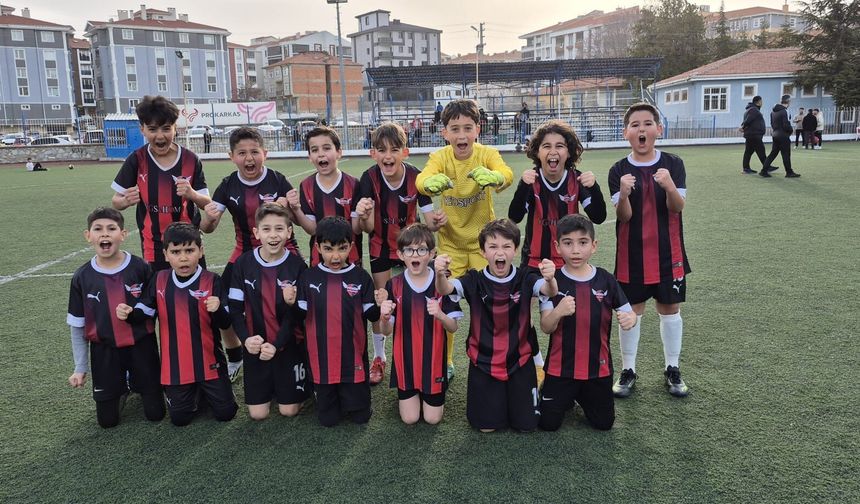 Minik Kramponlar, farklı başladı: 7-0