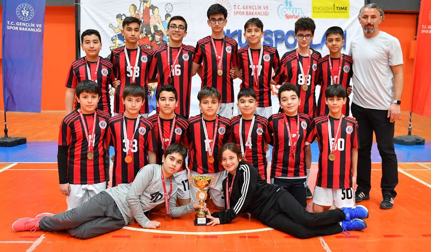 Ömer Halisdemir Ortaokulu Futsalda ambargo koydu