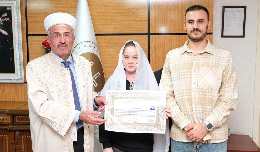 Rus Asıllı Julia, İslam’ın huzuruna Kırşehir’de adım attı