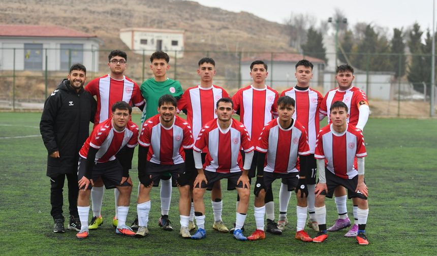 ŞAMPİYON GENÇLİKSPOR KUPASINA KAVUŞUYOR