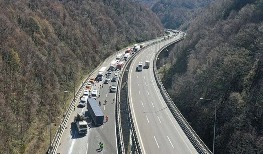 5 aracın karıştığı zincirleme kaza ulaşımı aksattı