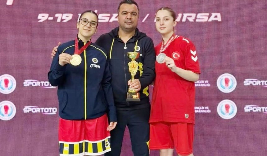 Ecrin Alp 6.kez Türkiye Şampiyonu olurken, Deniz Topaç Milli takıma seçildi