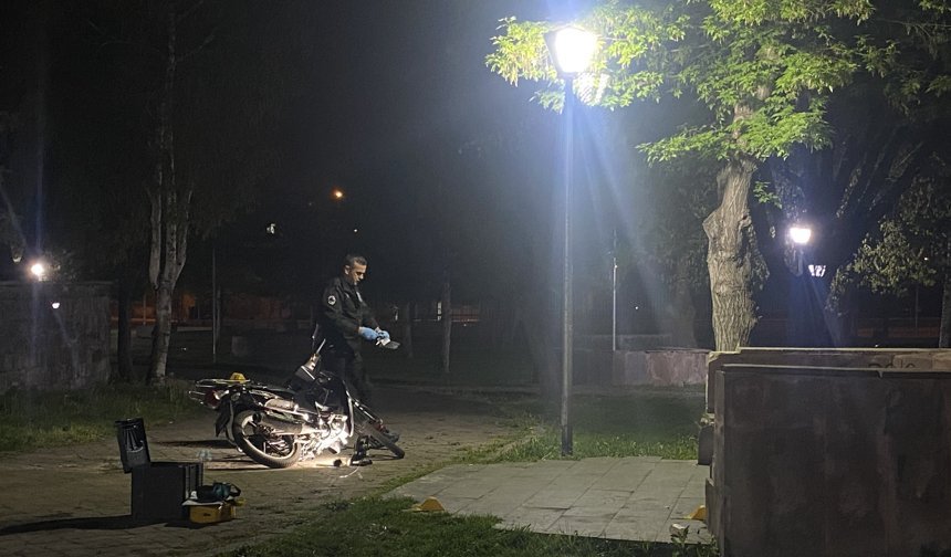 Parkta Silahlı ve Bıçaklı Kavga