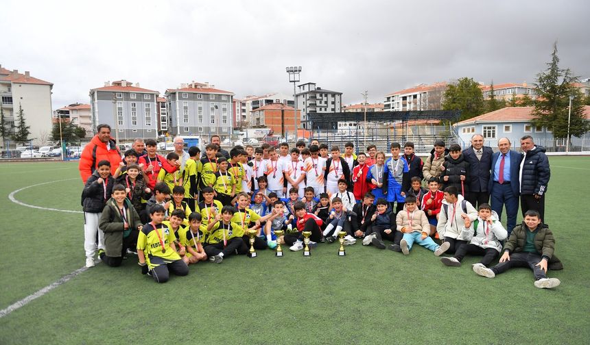 Cacabey Ortaokulu turnuvayı 2’nci tamamladı