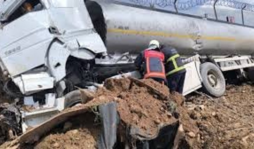 Yakıt Tankeri Kontrolden Çıktı: 1 Yaralı