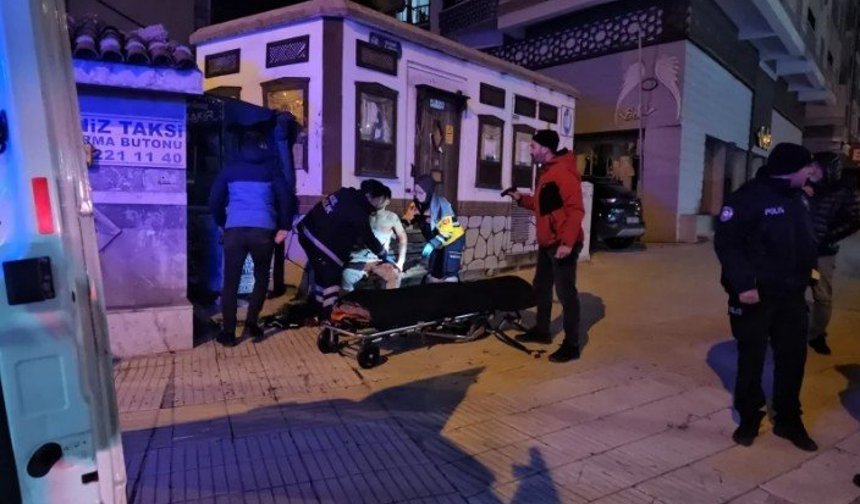 Gençler Arasında Bıçaklı Kavga!