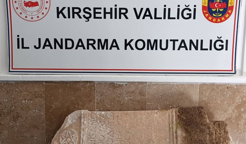 Kırşehir’de Bahçeden Tarih Çıktı: Mezar Taşı Ele Geçirildi