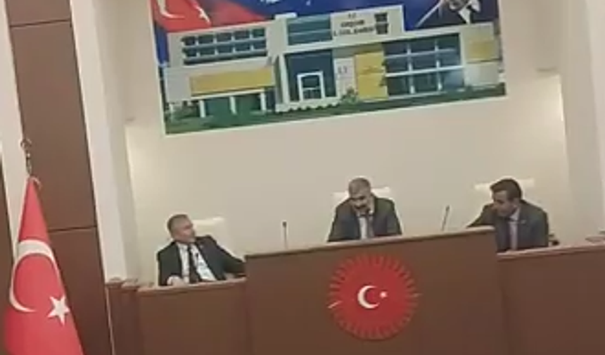 Kırşehir İl Genel Meclisi’nde Kavga Yerini Kahkahaya Bıraktı