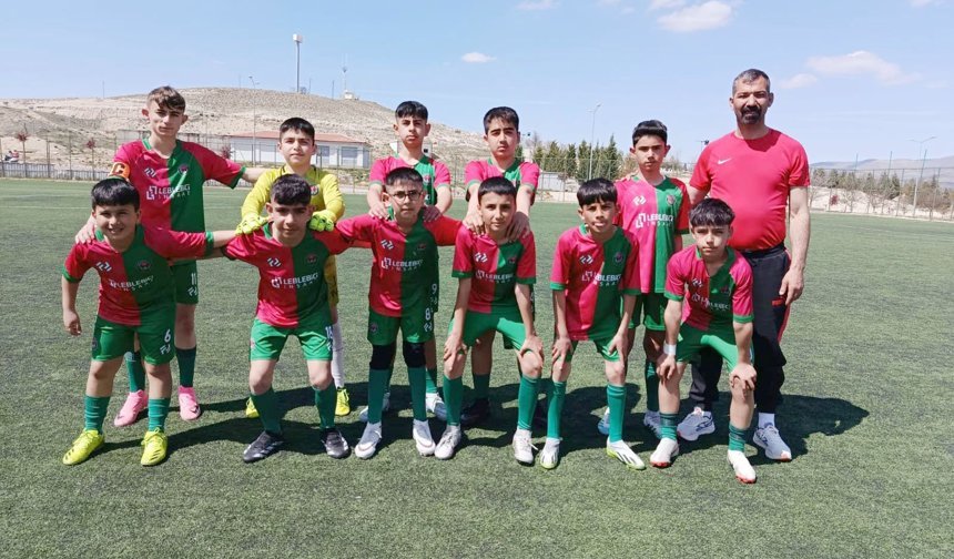 Mucur’un çocukları zirveyi zorluyor: 2-1