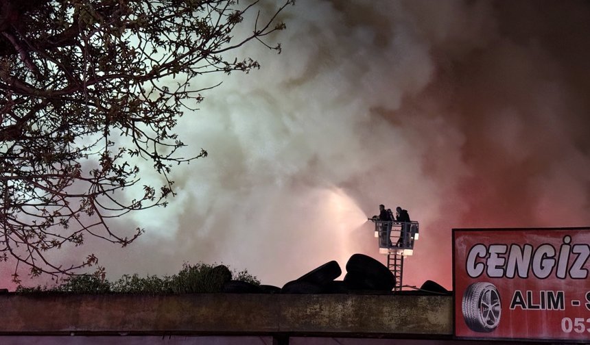 Sanayi Sitesinde Patlamalı Yangın