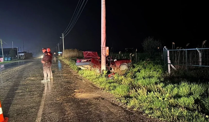 Otomobil Beton Direğe Çarptı: 1 Ölü, 1 Yaralı!