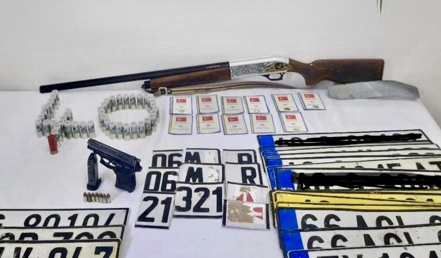 Kırşehir'de evinde sahte plaka basan şahıs yakalandı