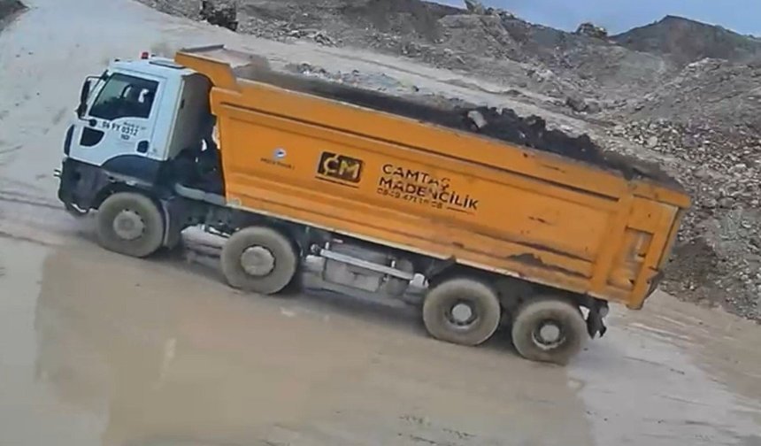 Kamyon Uçuruma Yuvarlandı: Sürücü Öldü